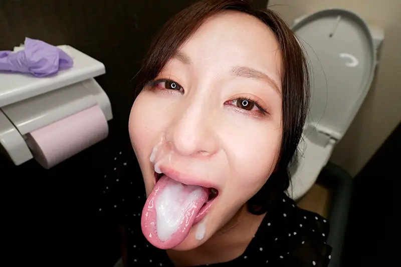 【密着取材】 カフェで働く店員は即惚れ気質のキス魔 「お客様、もし良かったら精子飲ませていただけませんか？」 友梨さん25歳 足立友梨 No.12