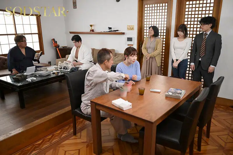 実家に嫁いできた奥さんは俺の家族が男クサさ抜群の性癖ど真ん中だったらしく、家族に忍んで全員とハメまくる絶倫人妻だったのでガテン系一家ファミリークラッシュ！ 唯井まひろ No.3