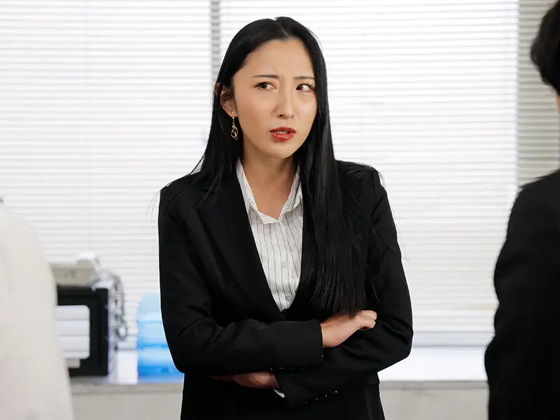 世界一おしっこ飲ませるのが大好きなドSな女上司の聖水調教 デカ尻顔面騎乗飲尿クンニで再教育プログラム 北野未奈 No.1