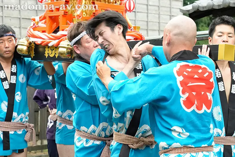 喧嘩祭りNTR 熟れた美尻に食い込む褌 熱狂冷めやらぬ祭りの最中、屈強な男衆に堕とされた妻―。 北条麻妃 No.2