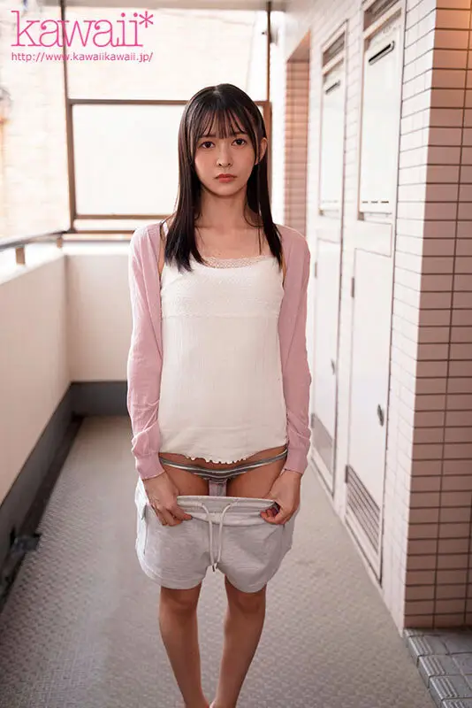 不愛想な隣人女子大生が、廊下で無愛想にパンツを見せつけてきますが…ムラムラしてんの？ 幸村泉希 No.6