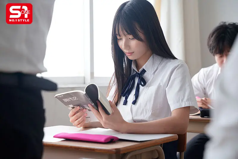 無口で大人しい女生徒なら体中を舐め回しても誰にも言わないんじゃないか？地味な図書委員は担任に舐め犯●れても抵抗できずイキまくる。 榊原萌 No.2