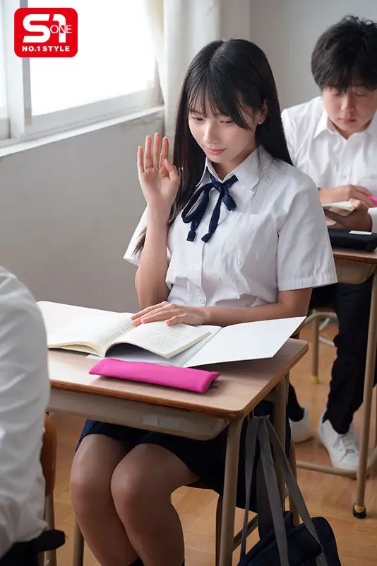 無口で大人しい女生徒なら体中を舐め回しても誰にも言わないんじゃないか？地味な図書委員は担任に舐め犯●れても抵抗できずイキまくる。 榊原萌 No.3